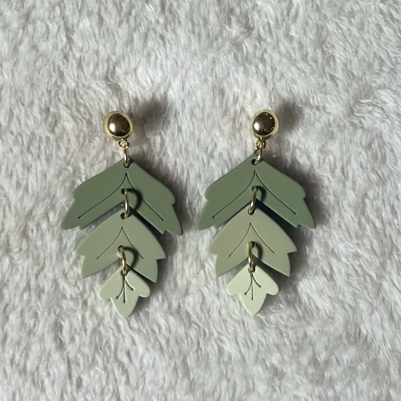 NEW Polymer Clay Leaf Design Drop Earrings - Picture 3 of 5